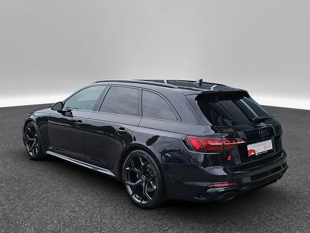 Audi RS4 - Thumbnail 5