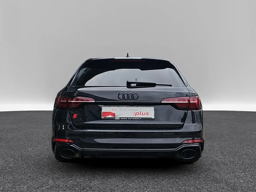 Audi RS4 - Thumbnail 6