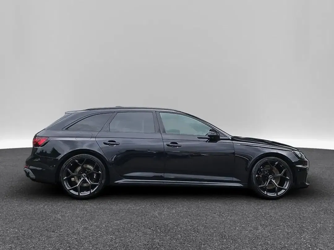 Audi RS4 - Thumbnail 8