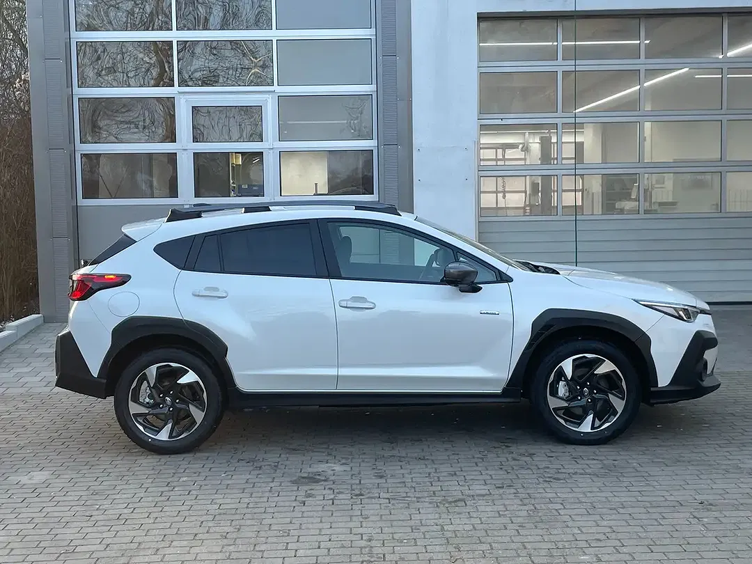Subaru Crosstrek - Thumbnail 4