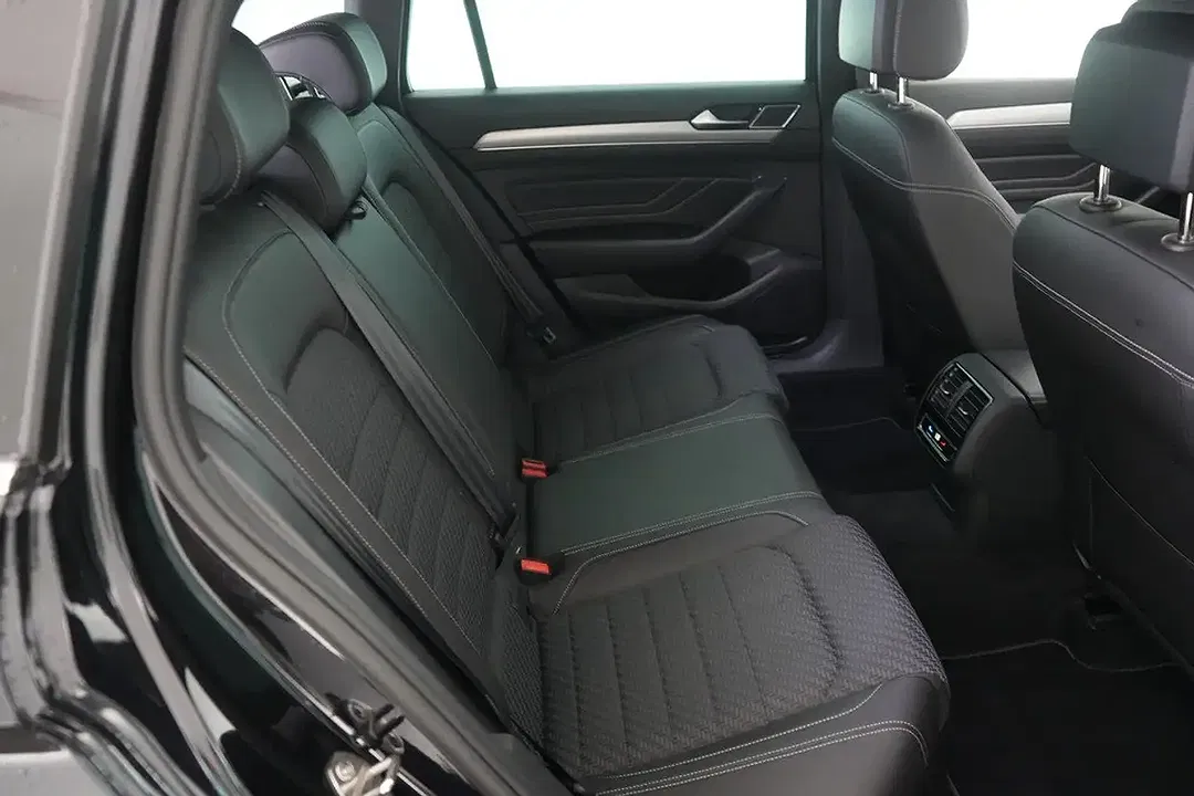 Volkswagen Passat Variant - Thumbnail 10