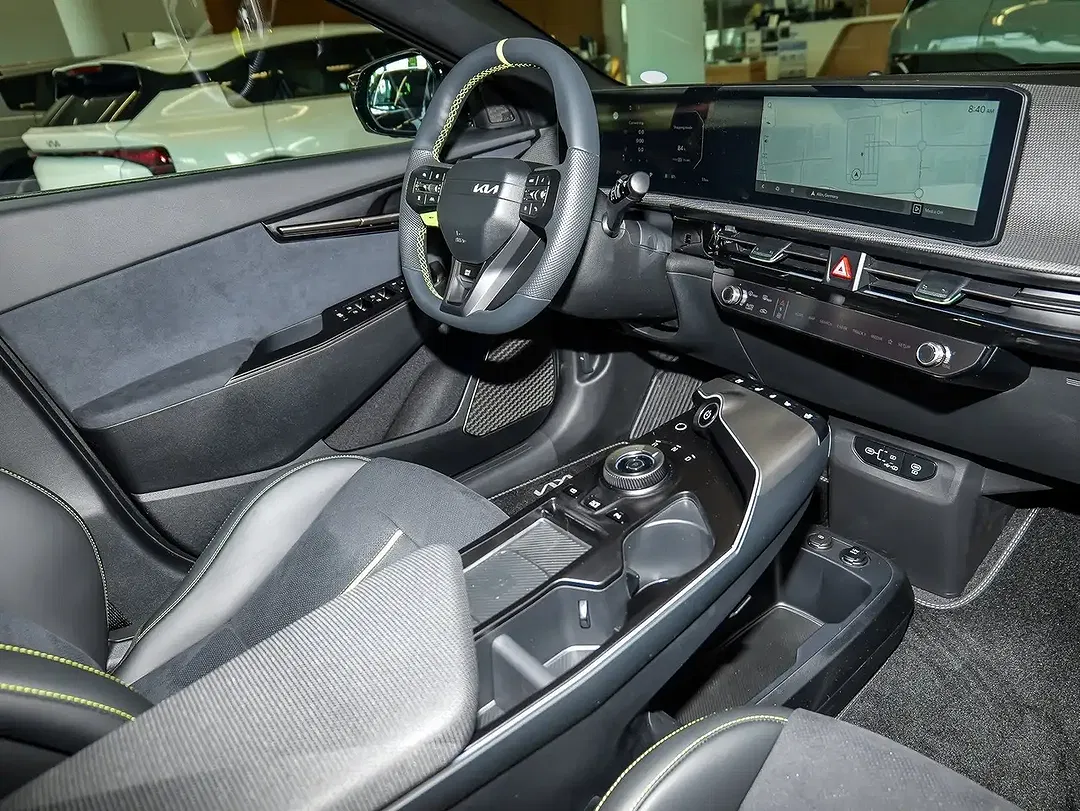 Kia EV6 - Thumbnail 3
