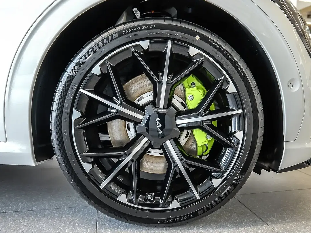 Kia EV6 - Thumbnail 4