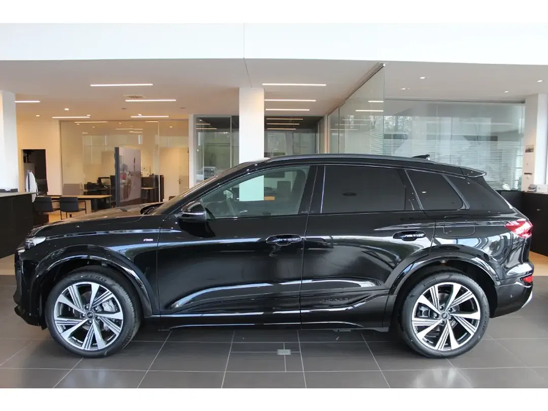 Audi Q6 e-tron - Thumbnail 2