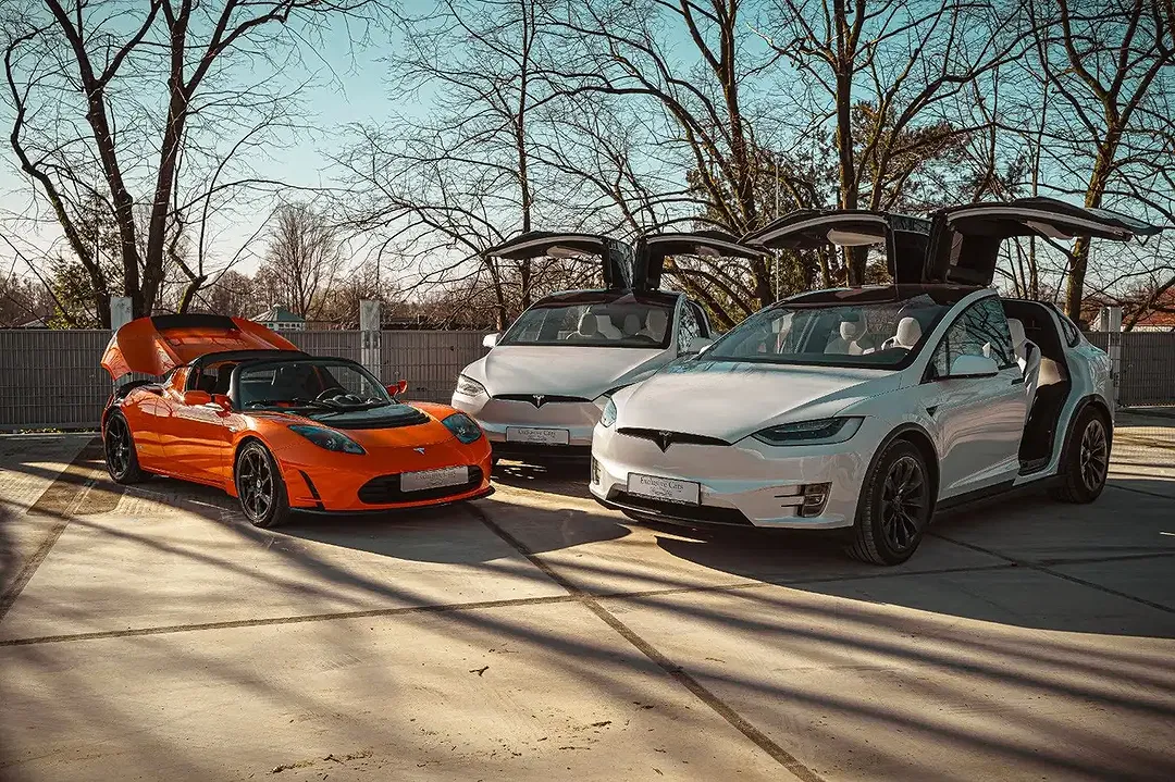 Tesla Model X - Thumbnail 11