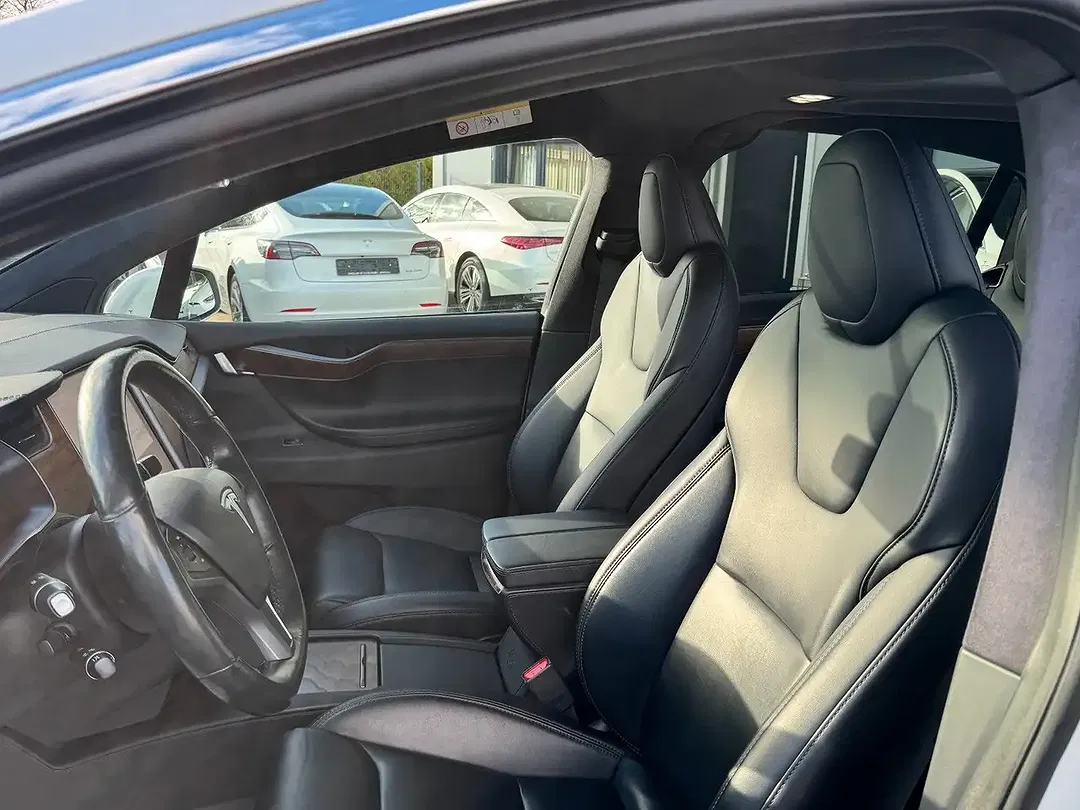 Tesla Model X - Thumbnail 15