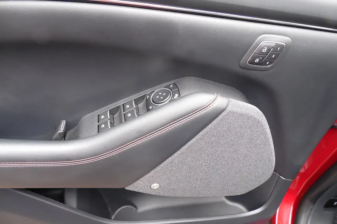 Ford Mustang - Thumbnail 8