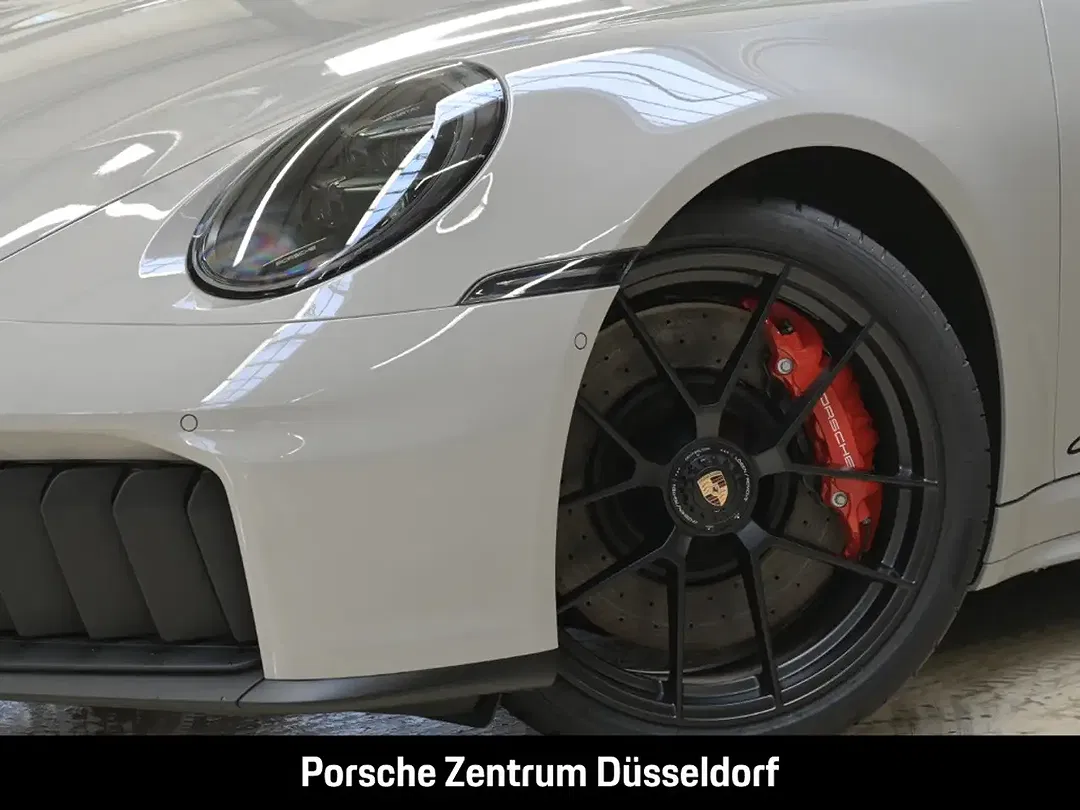 Porsche 992 - Thumbnail 6