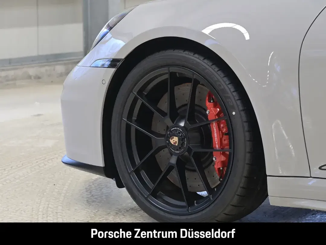 Porsche 992 - Thumbnail 9