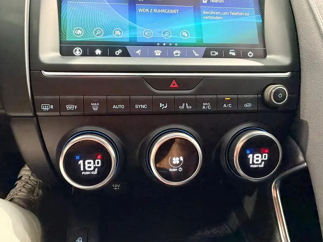 Jaguar E-Pace - Thumbnail 15