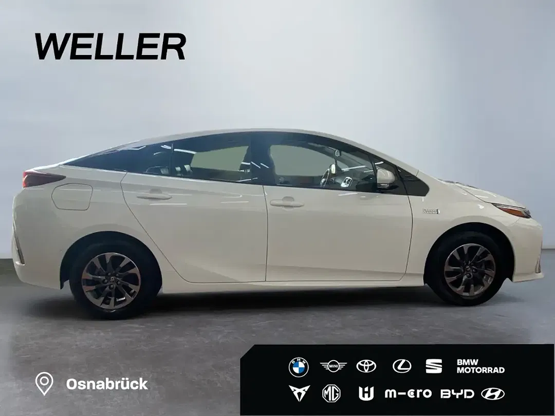 Toyota Prius - Thumbnail 8
