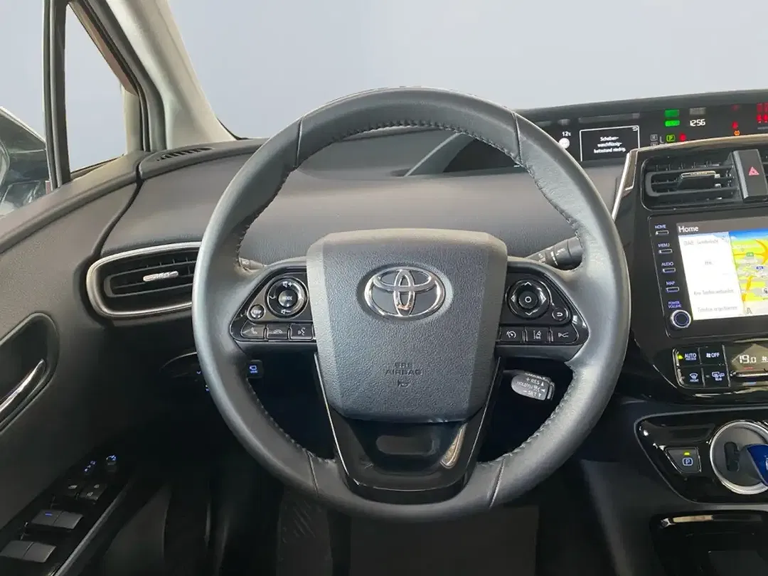 Toyota Prius - Thumbnail 11