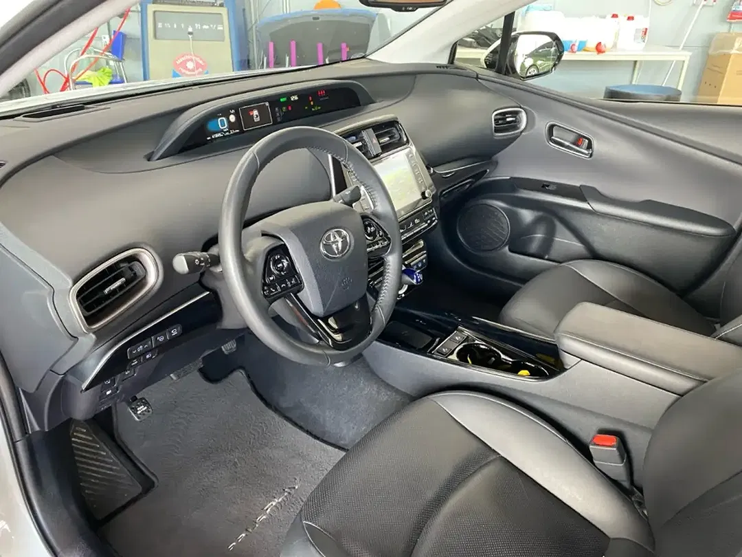 Toyota Prius - Thumbnail 12