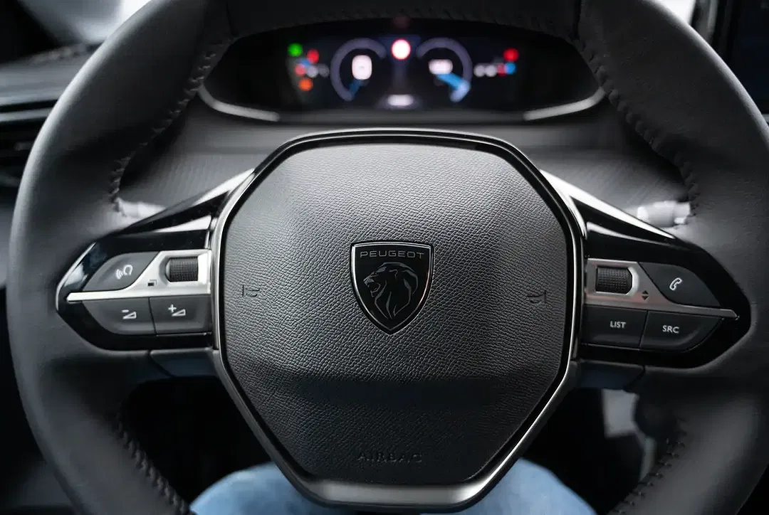Peugeot 208 - Thumbnail 13