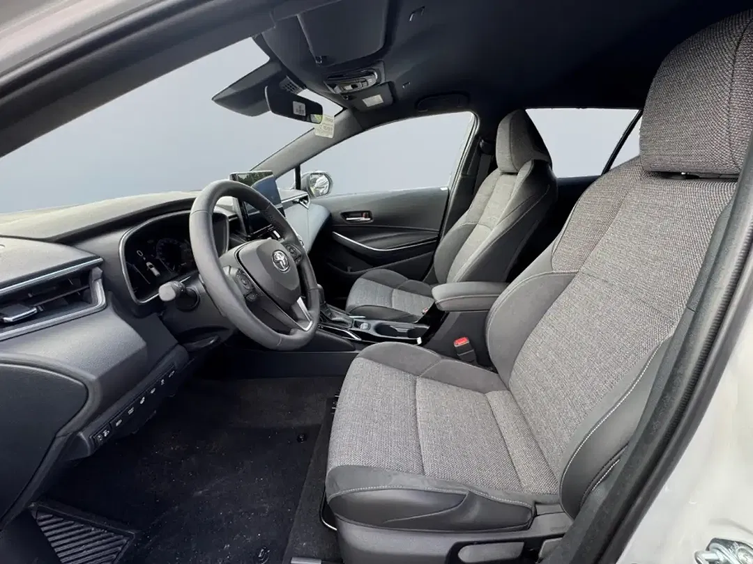 Toyota Corolla - Thumbnail 6
