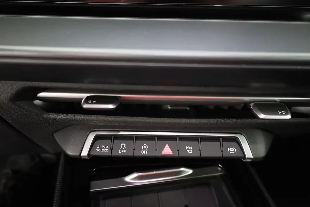 Audi Q3 - Thumbnail 11