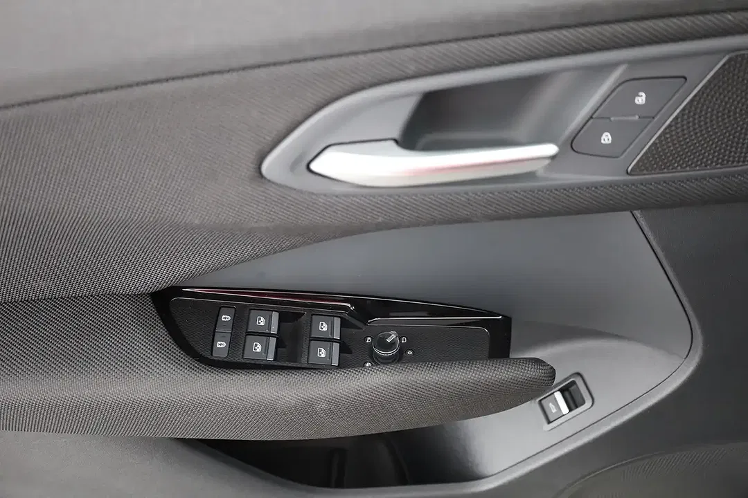 Audi Q3 - Thumbnail 22