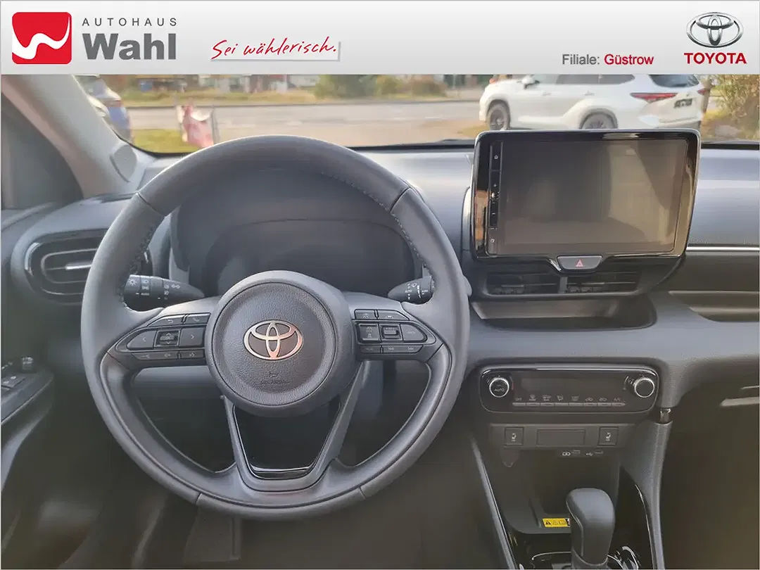 Toyota Yaris - Thumbnail 10