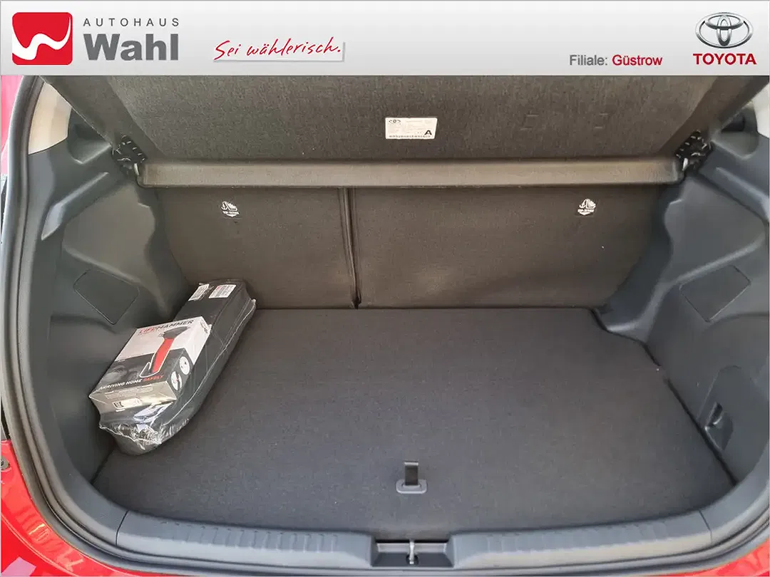 Toyota Yaris - Thumbnail 11