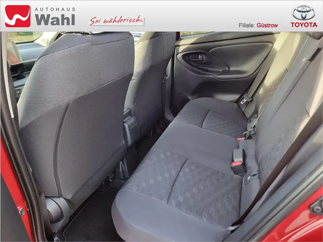 Toyota Yaris - Thumbnail 12