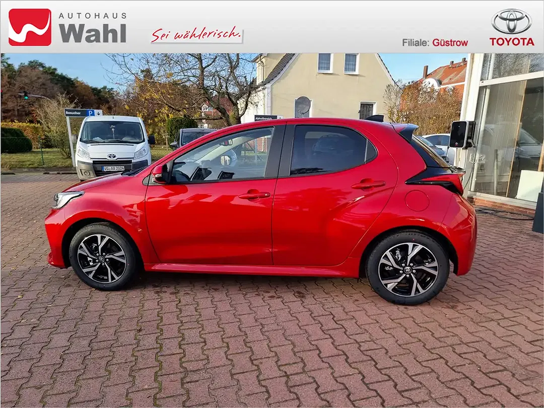 Toyota Yaris - Thumbnail 3