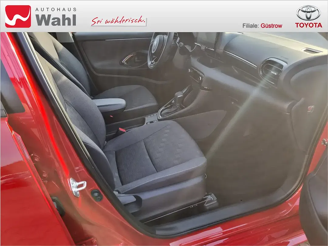 Toyota Yaris - Thumbnail 7