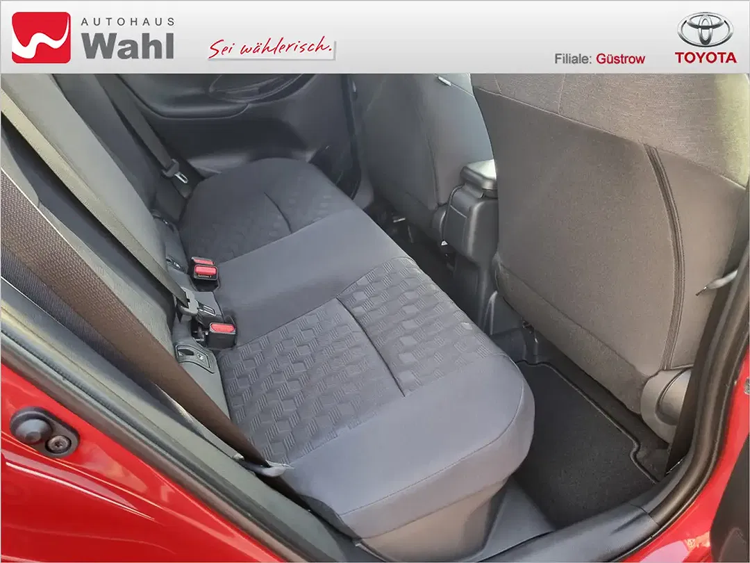 Toyota Yaris - Thumbnail 8