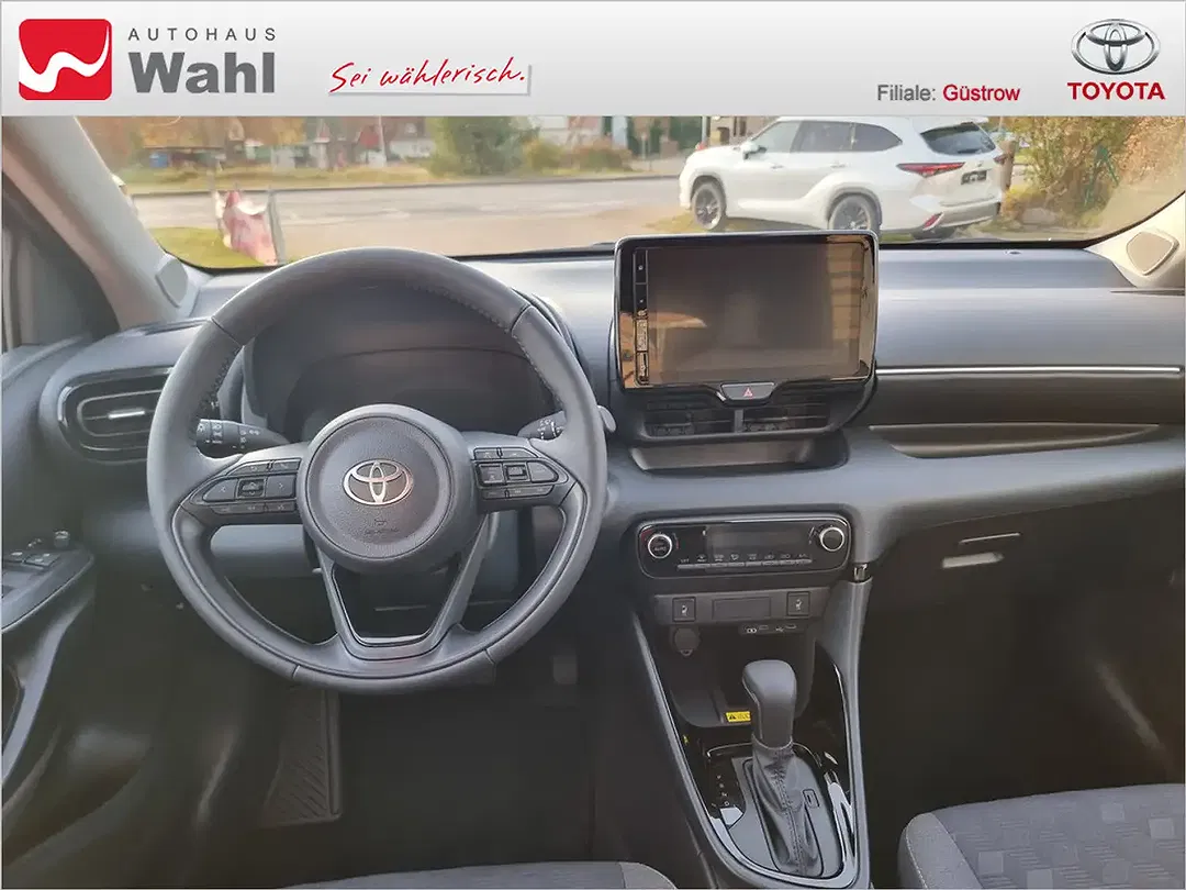 Toyota Yaris - Thumbnail 9