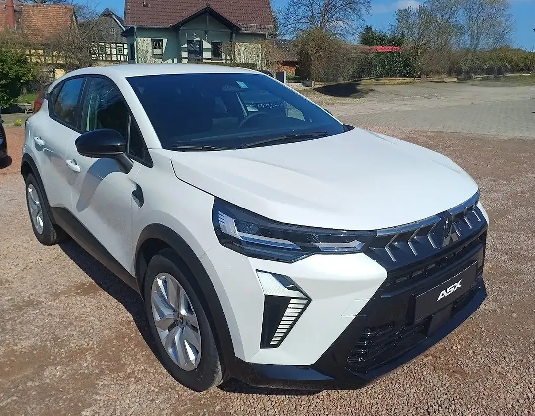 Mitsubishi ASX - Thumbnail 1