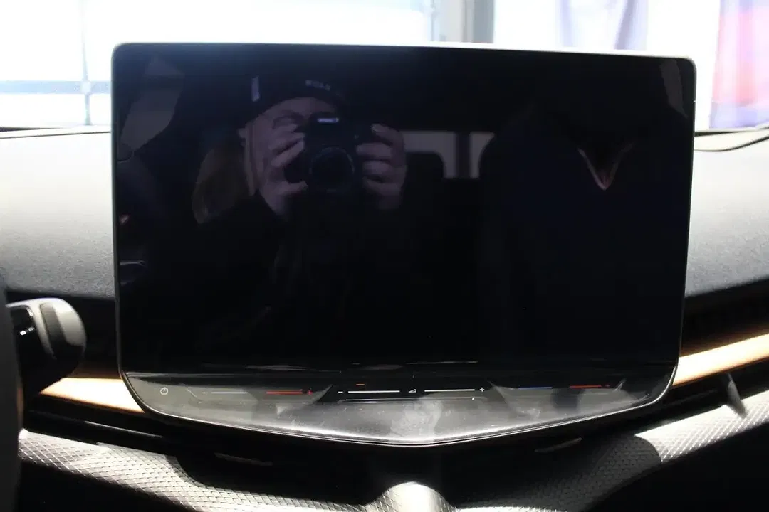 CUPRA Tavascan - Thumbnail 9