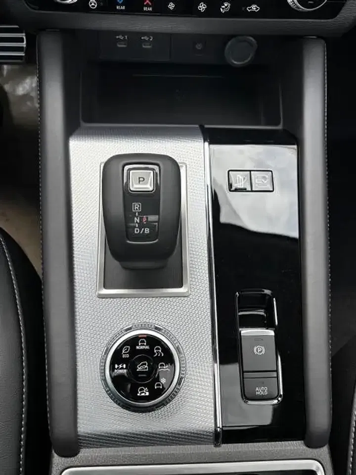 Mitsubishi Outlander - Thumbnail 11