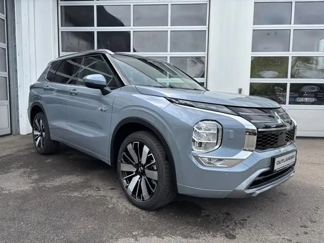Mitsubishi Outlander - Thumbnail 2