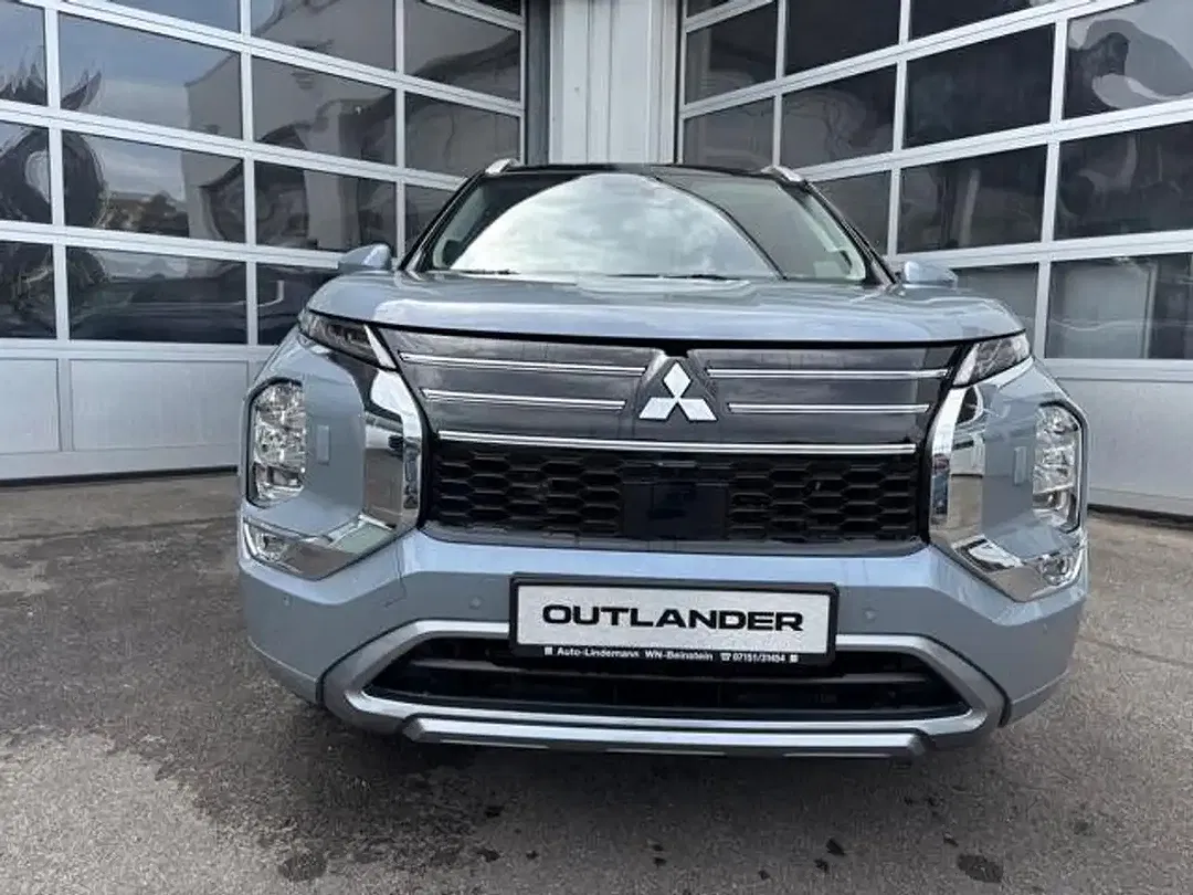 Mitsubishi Outlander - Thumbnail 3