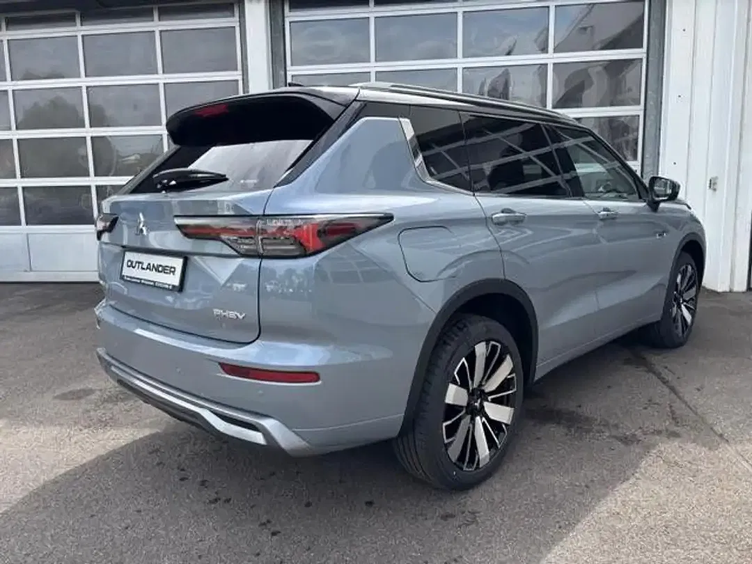 Mitsubishi Outlander - Thumbnail 5
