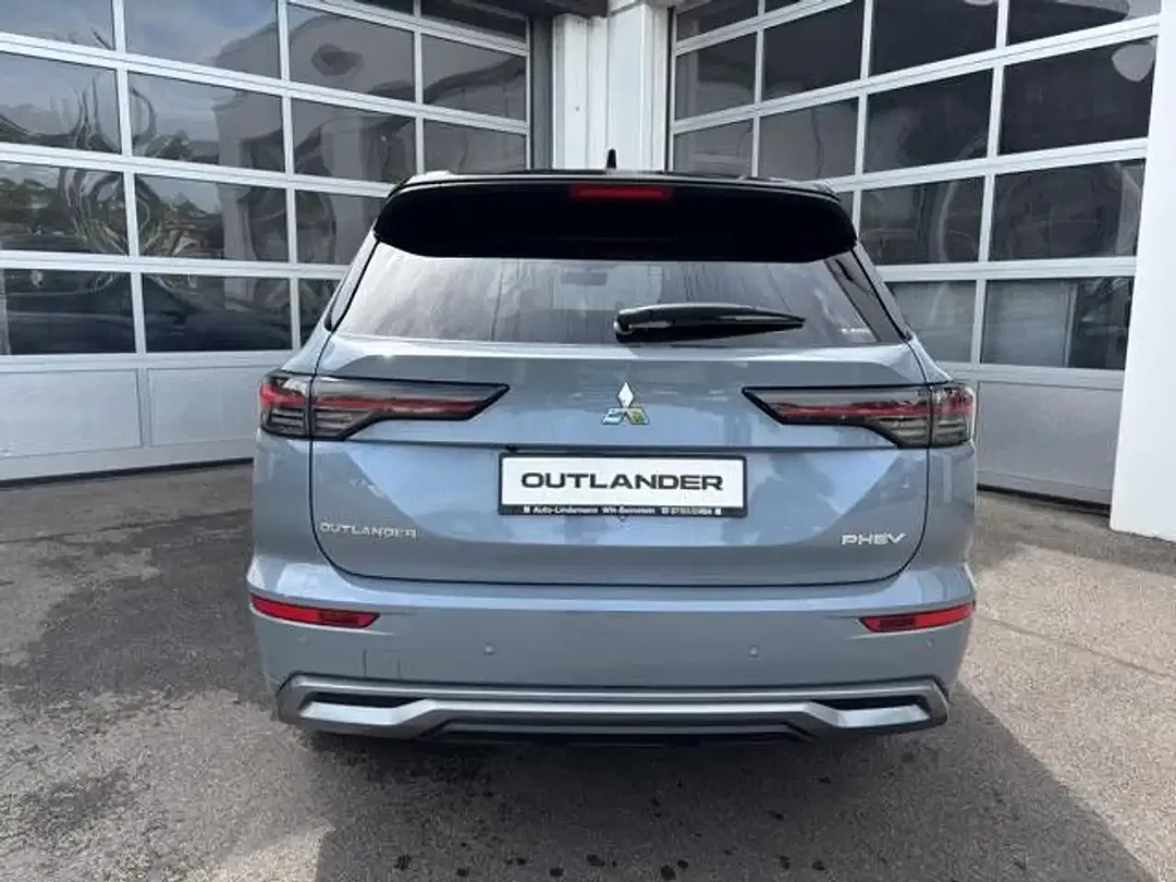 Mitsubishi Outlander - Thumbnail 6