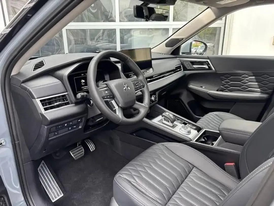 Mitsubishi Outlander - Thumbnail 8