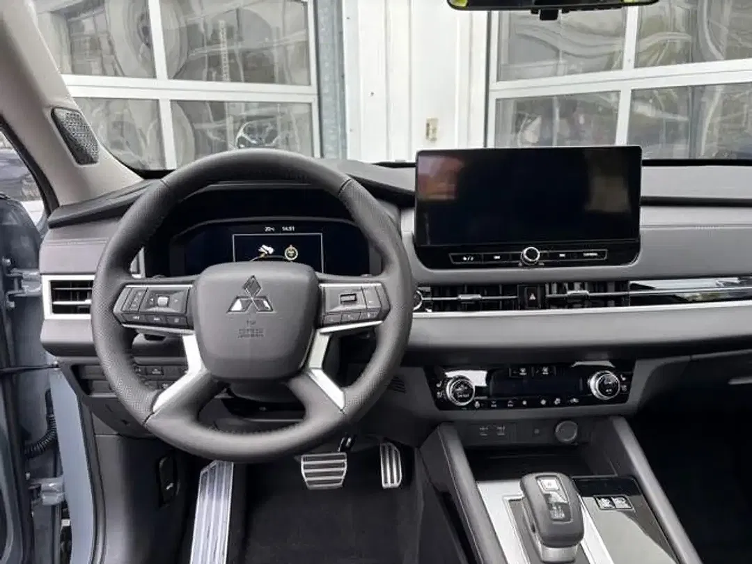 Mitsubishi Outlander - Thumbnail 9