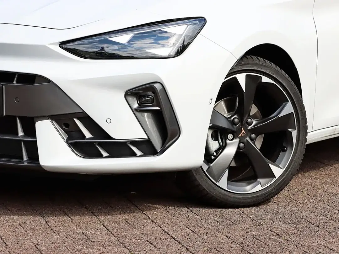 CUPRA Leon - Thumbnail 3