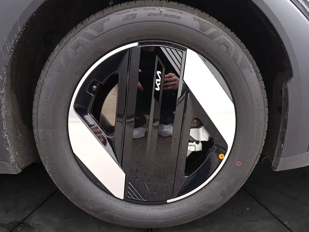 Kia EV4 - Thumbnail 5
