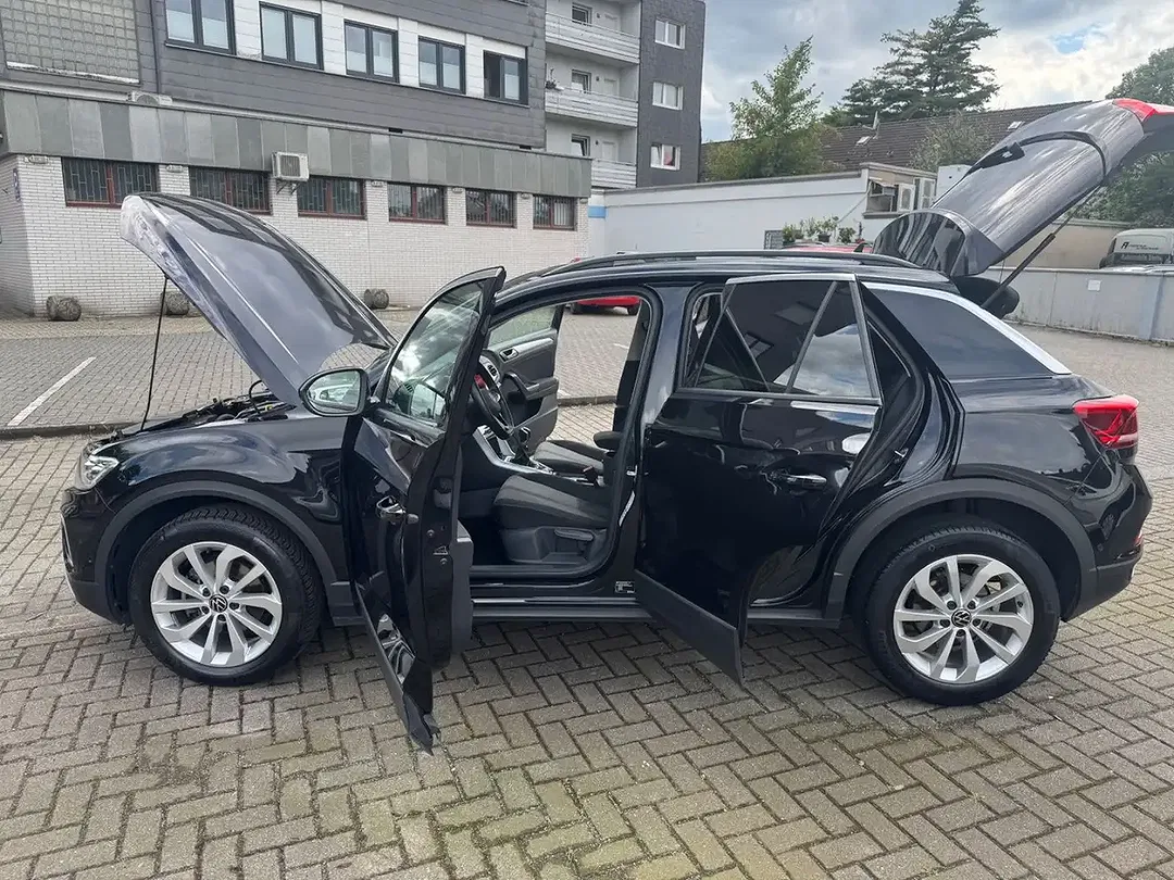 Volkswagen T-Roc - Thumbnail 11