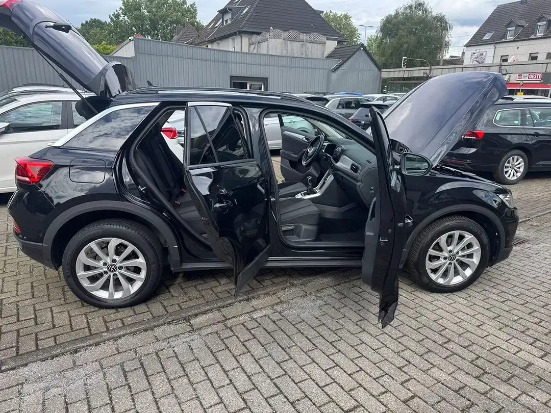 Volkswagen T-Roc - Thumbnail 13