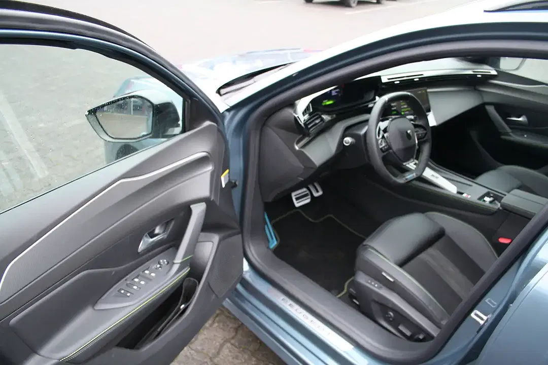 Peugeot 308 - Thumbnail 11