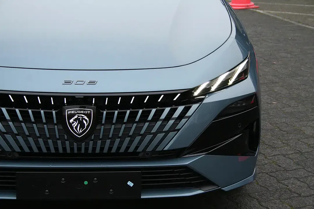 Peugeot 308 - Thumbnail 4