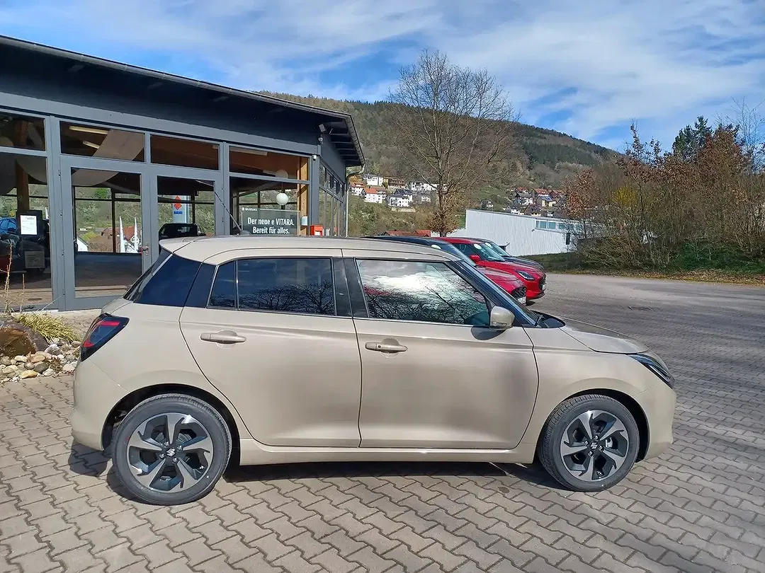 Suzuki Swift - Thumbnail 4
