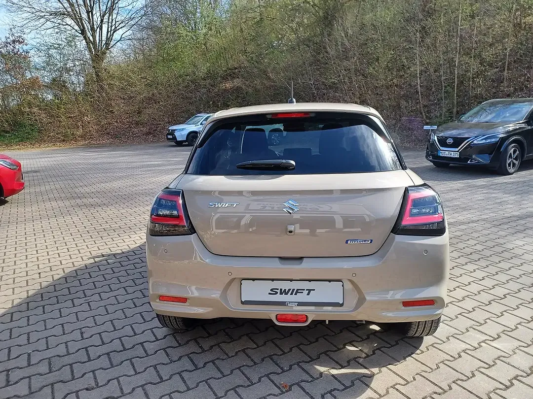 Suzuki Swift - Thumbnail 5