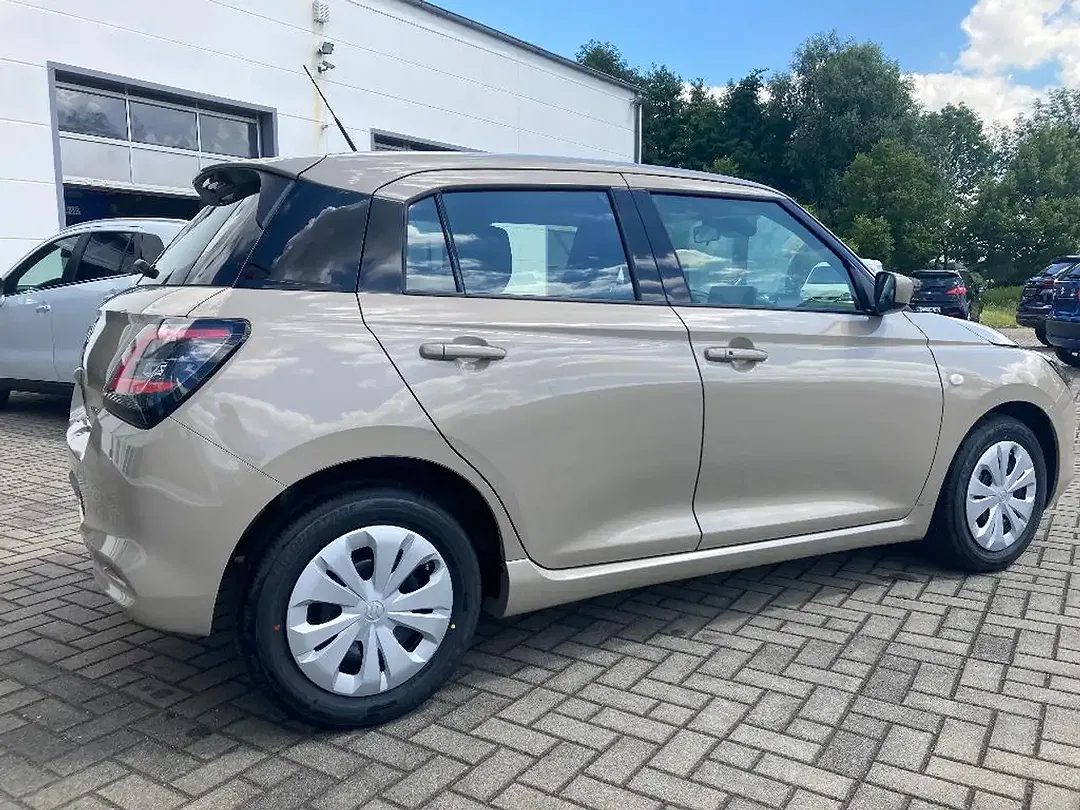 Suzuki Swift - Thumbnail 4