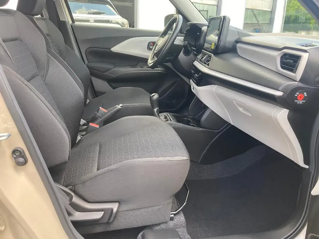 Suzuki Swift - Thumbnail 9