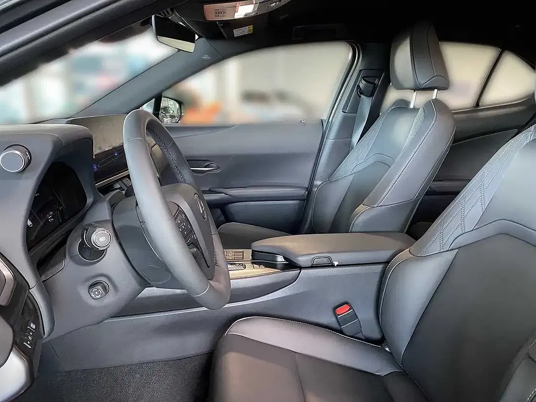 Lexus UX 300h - Thumbnail 10