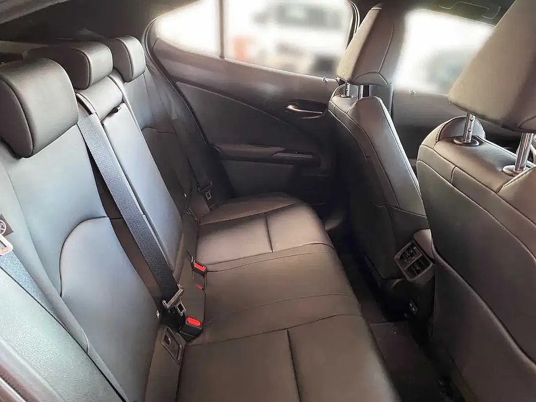 Lexus UX 300h - Thumbnail 15