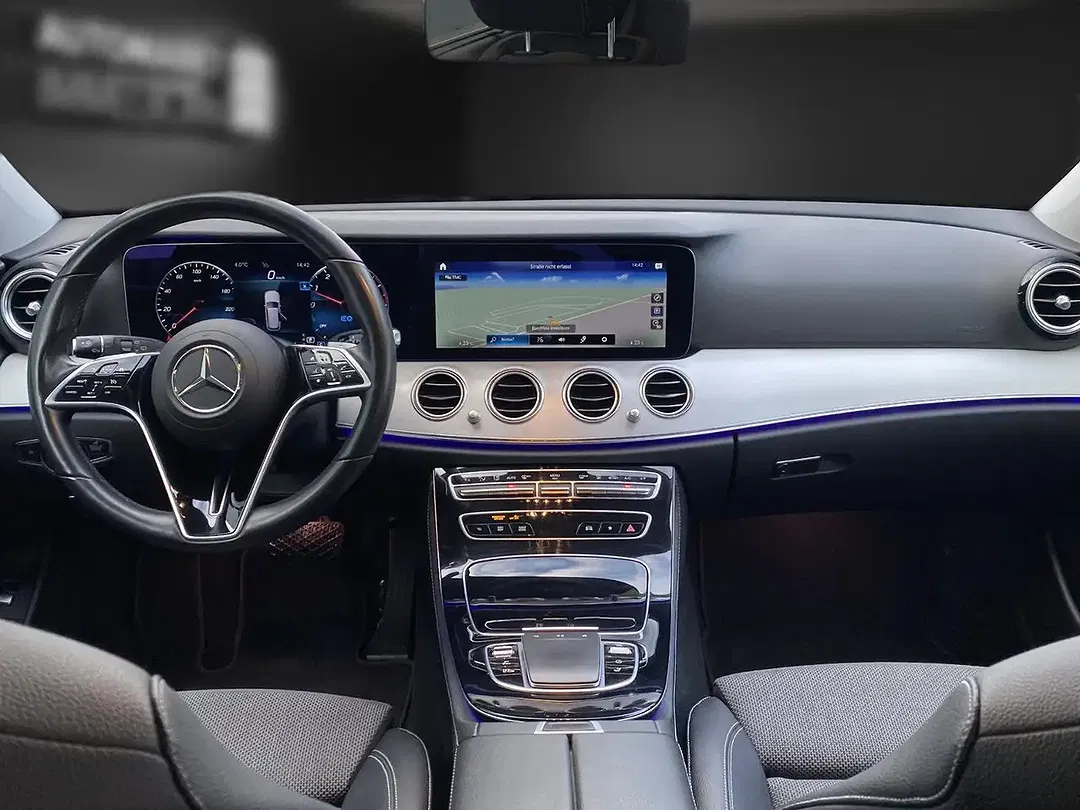 Mercedes-Benz E 300 - Thumbnail 8